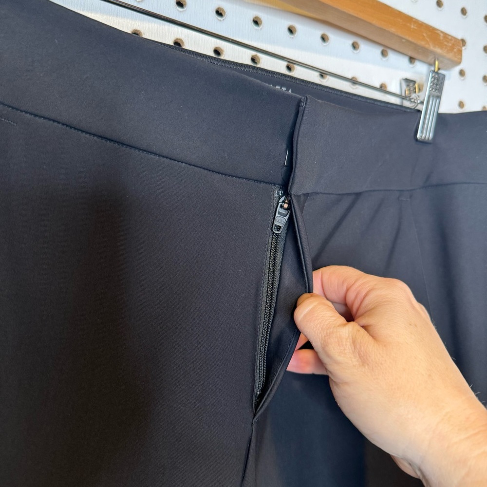 Athleta | Stellar Flare‎ Trouser in Black Sz. 8 - Picture 9 of 10